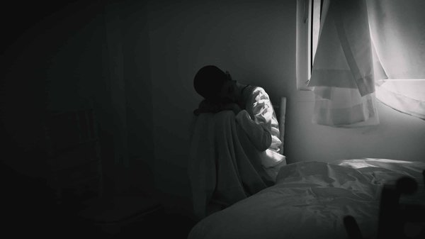 Quels sont les effets de la luminothérapie sur les troubles du sommeil liés à la schizophrénie?